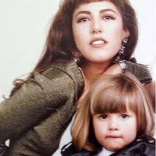 Michelle salas cuando aún callaban el nombre de su papá. Michelle Salas Habla Sobre Las Novias De Su Papa Luis Miguel Si Tuviera Celos A Este Punto De Mi Vida Me Volveria Loca