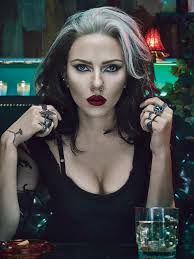 Scarlett Johansson in Goth garb. : rpics