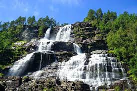Tvindefossen (i've also seen it spelled tvinnefossen) was a gorgeous 152m waterfall tumbling in indeed, tvindefossen literally sat right off the e16 motorway as it was also close enough to the town. 5 Reasons To Visit The Tvindefossen In Norway Sightseeing Scientist