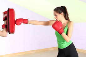 Matéria que explora os benefícios do boxe para o corpo e saúde, dando muitas dicas. 5 Dicas Sobre Boxe Feminino Blog Pratique Fitness