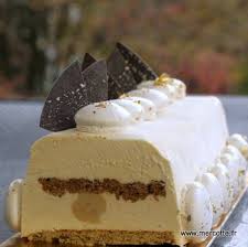 Dans La Serie Je Reflechis Aux Fetes De Fin D Annee Voila Une Deuxieme Proposition De Buche Noisette Praline Caramel Noel Cuisine Dessert Noel Gateaux Et Desserts