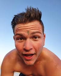 שנה לנפילתו של עמרי שוורץ ז״ל בקרב, אביו ביקש שאפרסם דברים שכתב לזכרו.  תקראו. ** עוֹמְרִי לְסוֹפׇשׁ שָׁנָה חָלְפָה