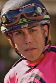 Los estelares Flavien Prat e Irad Ortiz Jr, disputan cabeza a cabeza la  Estadística de Jockeys por sumas ganadas en los EEUU. Prat, supera a Irad,  por una diferencia de 632,289 .