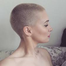 Hairdare Short Buzz Hairstyles Buzzcut Femininebuzz Shorthair Womenshair Beauty In 2020 Ganz Kurze Haare Styling Kurzes Haar Ultrakurze Frisuren