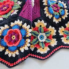 Thank you to mugginsquilts and bankerlady for their invaluable help testing this design. Frida S Flowers Janie Crow