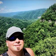 Does King 583 in Charleston have regular coffee makers in the room and what  are some restaurant recommendations?