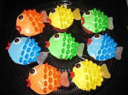 Decorating cupcakes with kids doesn't have to be stressful. I Saw This Cute Cupcake Decorating Idea In Last Month S Issue Of Family Fun Magazine I Thought That The Fisch Cupcakes Cupcake Ideen Geburtstag Coole Cupcakes