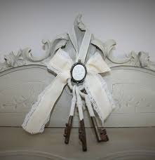 Trousseau De Clefs Shabby Chic A Suspendre Accessoires De Maison Par La Cage A Deco Accessoire Maison Shabby Cle Ancienne