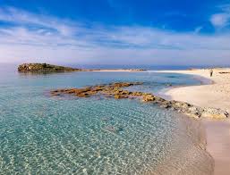 Cipru are o coastă extinsă în sud si o coastă stâncoasă în nord. Plaja Roz In Cipru LocuinÈ›e È™i Hoteluri In Ayia Napa