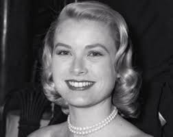 Kako je Gucci dizajnirao maramu za Grace Kelly: Bajkovita priča o svilenoj  „Flora“ marami koja je osvojila svijet