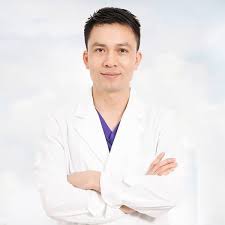 Những người phụ nữ phương tây tỏ ra ưa chuộng vẻ ngoài của jolie khi tham gia phẫu thuật thẩm mỹ; PhÆ°Æ¡ng Trinh Jolie Tá»± Tay Tiem Thon Máº·t Ma Dan Máº¡ng Pháº£i Choang Theo