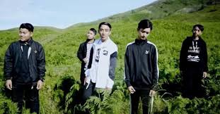 Video Lirik Lagu Air Mata Kerinduan Hafidzul Ahkam Syubbanul Muslimin Planet Dangdut Lirik lagu muhammad nabina binuru hadina min makkah habibi nuru shota'al madinah min sholla sholatuh widkhalab shifatuh ya bahtilif duluh ma'shi yushfa'luh mamatuh x 2 ya imamna ya amin ya sanad lil muslimin ya habibi ya muhammad yabna abdillah tammiti risalah tamam wil habib miskil. video lirik lagu air mata kerinduan