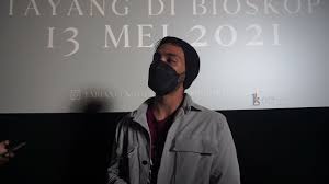 Download naysila mirdad fokus kuliah dan bisnis. Refal Hady Jadi Dokter Psikopat Di Film Terbaru Tarian Lengger Maut Youtube