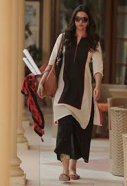 Deepika padukone is an indian actress who works in the bollywood film industry. Piku Style File Deepika Padukone S 7 Different Everyday Looks That You Will Love India Com