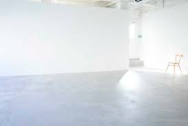 studio beige 飯田橋 水道橋エリアにある撮影スタジオ 自然光が豊富に射し込む白ホリの撮影スタジオです 天井高3 8mの開放的な空間 ソファや観葉植物などの家具 小物も豊富に揃っている為 白壁のスタジオながら変化に富んだ撮影が可能です 撮影機材の