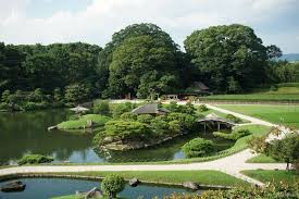 koraku en est l un des trois plus beaux jardins du japon situe a proximite de chateau d okayama au sud de la region de c beaux jardins jardin japonais jardins