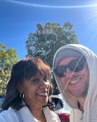 Shelli Hayes's Instagram, Twitter & Facebook