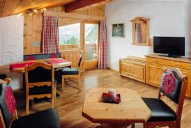 In unseren gemütlich eingerichteten ferienwohnungen verbringen sie einen entspannten und erholsamen urlaub. Apartements Maria Theresia In Serfaus Angebote Zimmer Verfugbarkeit