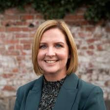 Abbey Perkins's Instagram, Twitter & Facebook