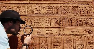 ما هي أقدم لغة محكية ومكتوبة في العالم المصرية أم المسمارية وهذا هو عمر اللغة العربية