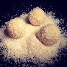 Truffes Au Chocolat Blanc Et Noix De Coco Avec Images Truffes Au Chocolat Truffe Chocolat Blanc Chocolat Blanc