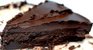 Le Gateau La Bete Noire Ou Black Beast Est Un Dessert A Base De Biscuit Chocolate Et De En 2020 Recette Facile Gateau Chocolat Sans Cuisson Gateau Sans Cuisson