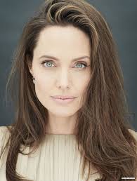 Molti hanno giocato abbastanza tagli di capelli corti, l'attrice non è più tornata da loro, preferendo lunghi riccioli. The Times Uk Thetimes Uk 2017 015 Angelina Jolie Source Photo Gallery Your Biggest Source For Angelina Jolie Photos Donne Belle Donne Belle Celebrita