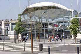 Le trajet le plus rapide prend opéré par tgv inoui, le service de massy palaiseau à versailles part de massy palaiseau et arrive à versailles chantiers. Une Desserte Exceptionnelle Quartier Atlantis