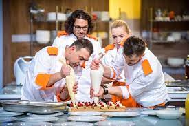 Vezi aici pe site la data de 13 martie 2017, emisiunea chefi la cutite sezonul 3 episodul 9 online integral, gratuit. Chefi La CuÈ›ite Antena 1 Eliminare 21 Noiembrie 2017 SemifinaliÈ™tii Dcnews