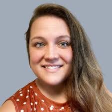 Julia Barta's Instagram, Twitter & Facebook