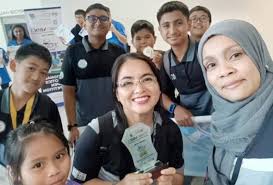 Membahaskan perubahan situasi politik di asia tenggara dan pembelajaran sekolah rendah dan menengah yang berkualiti. Sekolah Antarabangsa Labuan Wakil Malaysia Ke Olimpiad Robotik Dunia Sarawakvoice Com