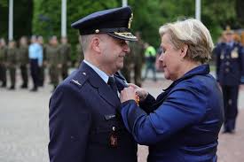 Check spelling or type a new query. Steenbergenaar Emile Van Duren Benoemd Tot Officier In De Orde Van Oranje Nassau Bergen Op Zoom Pzc Nl