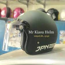 Tentu saja hal ini sangat berpengaruh terhadap jarak pandang bikers dalam berkendara, dimana dengan kondisi tersebut sangat riskan terjadinya laka lantas. Super Murah Helm Bogo Jpn Model Arc Cargloss Retro Kaca Model Bogo Datar Helm Outwear Motor Motor Bukalapak Com Inkuiri Com
