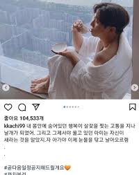 구조적 착취라는 거대 서사를 개인의 노력과 극복이라는 미시 서사로 대체할 때, 자발적 착취의 메커니즘은 피, 땀, 눈물이 있는 지극히 인간적인 풍경으로 채색된다. Ehquzate3enkrm