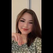 Hannah Vang's Instagram, Twitter & Facebook