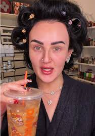 LETS DECORATE THE TREE TOGETHER 😍🎄 #christmas #xmas #holidays #decor...