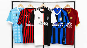 Von deinem wenn du das an jedem spieltag voller inbrunst in die runde schmetterst, wird es zeit für ein juventus trikot. Serie A Trikots 2019 20 Schaue Dir Alle Neuen Serie A Trikots Bei Unisport An