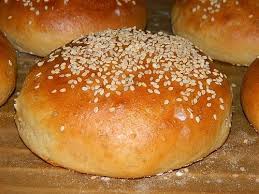 Burger Brotchen Von Waschbar0710 Chefkoch Rezept Burger Brotchen Burger Brotchen Rezept Lebensmittel Essen