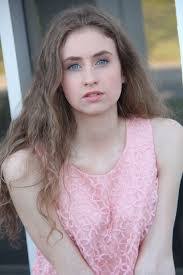 Tara Sneed's Instagram, Twitter & Facebook