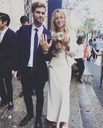What To Wear When You Get Married At The Courthouse City Hall Wedding Dress Courthouse Wedding Photos Courthouse Wedding Dress
