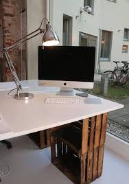 Industrielle Tischlampe Deventer Und Diy Schreibtisch Mit Weinkisten Industriell Vi Schreibtischideen Eckschreibtisch Selber Bauen Wohnungseinrichtung Ideen