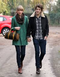 You just don't know about it.' that's frickin' harry frickin' styles, whispers a young man at the bar, in this pub. the pop star is asked what he wants to drink. Die Neue Freundin Von Harry Styles Wer Ist Sie