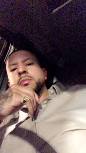 DUDES BE AT WALMART WITH THEIR BABYMAMA LIKE… 🛒🚶🏾‍♀ 🚶🏾