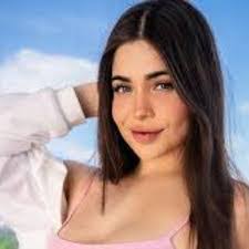 Alina Rose's Instagram, Twitter & Facebook