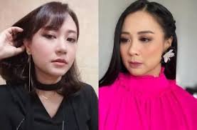 Ayu ratna garasi band vokalist always make up like japanesse style. Dulu Rocker Banget Intip Gaya Eks Vokalis Garasi Aiu Sekarang Matamata Com