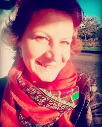 Bugün 4 Şubat Dünya Kanser Farkındalık Günü! Bugünün ne ifade ettiğini daha  yolun başındayken “kansersiniz” sözünü duymanın, tedavinin, saçlarını,  kirpiklerini, bazen yaşam enerjisini kaybetmenin ne olduğunu yaşayan  birinden başka en iyi kim