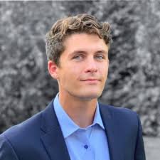 Was such a fun opportunity to chat with Daisy McAndrew at #HPEDiscover  about our new Generative AI avatar, "Antonio Nearly".