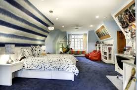 La chambre ado fille se métamorphose en quelques années pour devenir une sorte de dépendance de la maison où mademoiselle passera le plus clair de son temps. Deco De La Chambre Ado Idees De Bricolage Facile Et Mignon