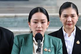 लीक फोन कॉल स्कैंडल में फंसे थाईलैंड के प्रधानमंत्री पैतोंगटार्न शिनावात्रा  कौन हैं? - ब्लूमबर्ग