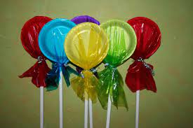 First we have our very own candy ornaments we made for our candyland christmas tree theme! Decoration For Candyland Themed Parties Instructions Oh My Fiesta In English
